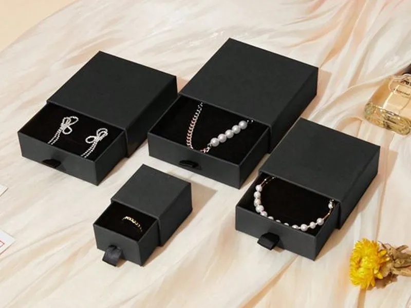 Black Bracelet Necklace Gift Box