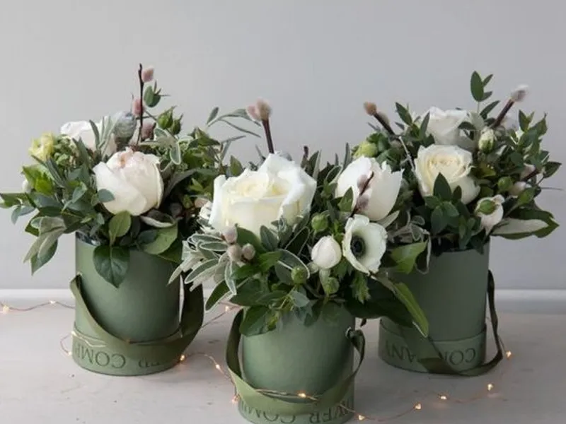 Green Round Flower Box With Ribbon