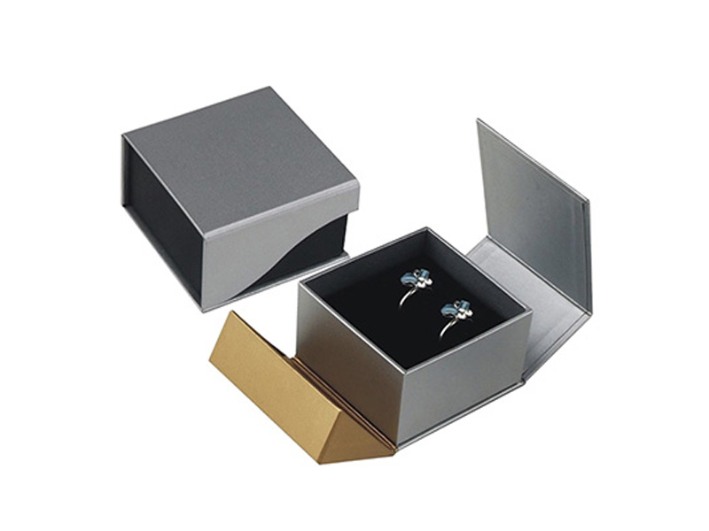 Collapsible Earring Gift Box with Magnetic Closure