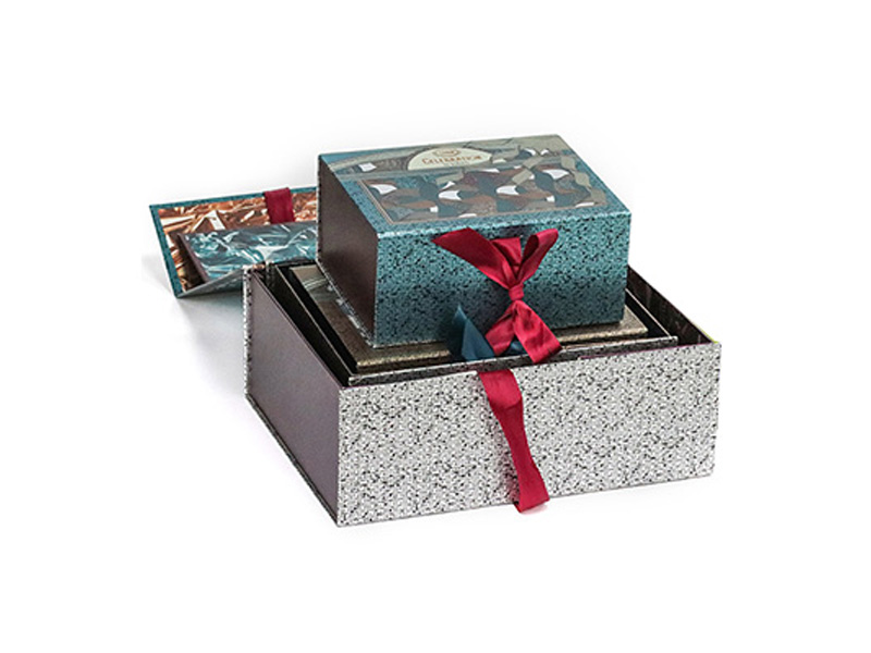 Magnetic Paper Gift Box with Ribbon Closure