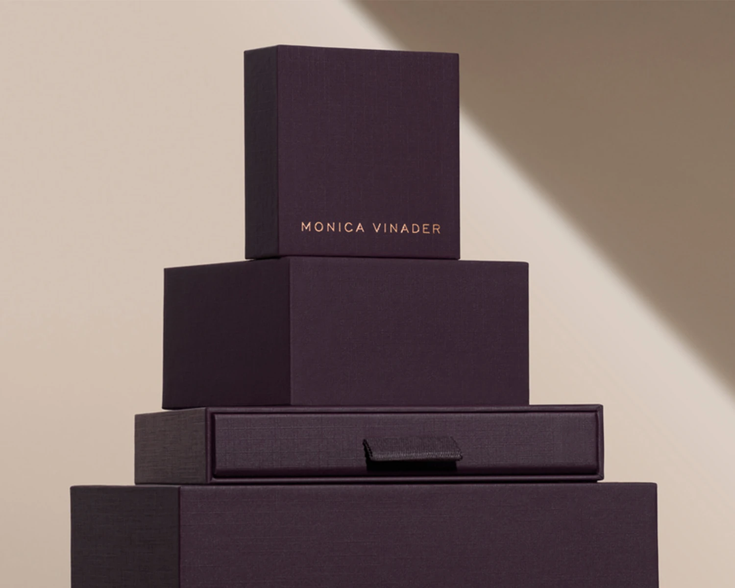 Tailored Gift Boxes for Any Size and Shape